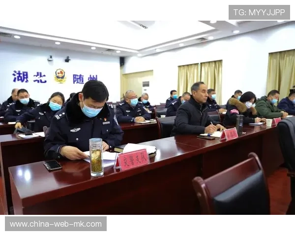 人工草皮球场关闭引发训练危机，俱乐部互助应对极端天气